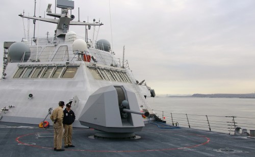 Pháo hạm phía trước của USS Freedom